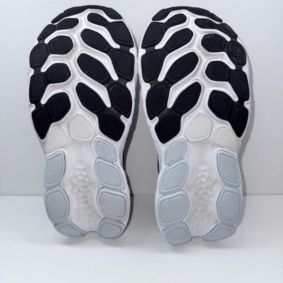 NEW BALANCE FRESH FOAM X MORE V4 UNISEX W-10. M-8.5 - Picture 6 of 9